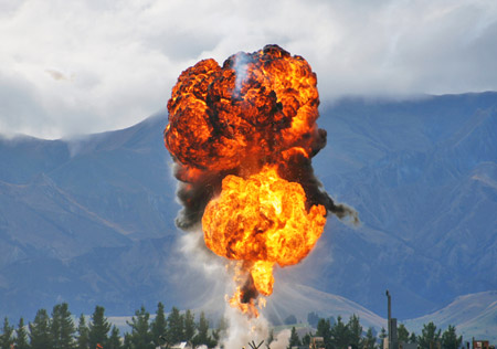  爆破、化爆、風洞試驗